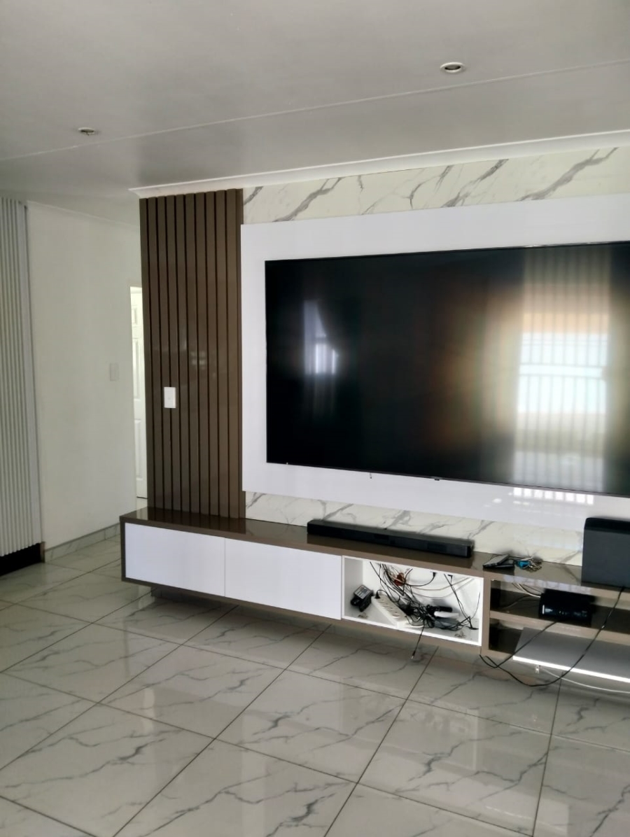 4 Bedroom Property for Sale in Klippoortje Gauteng