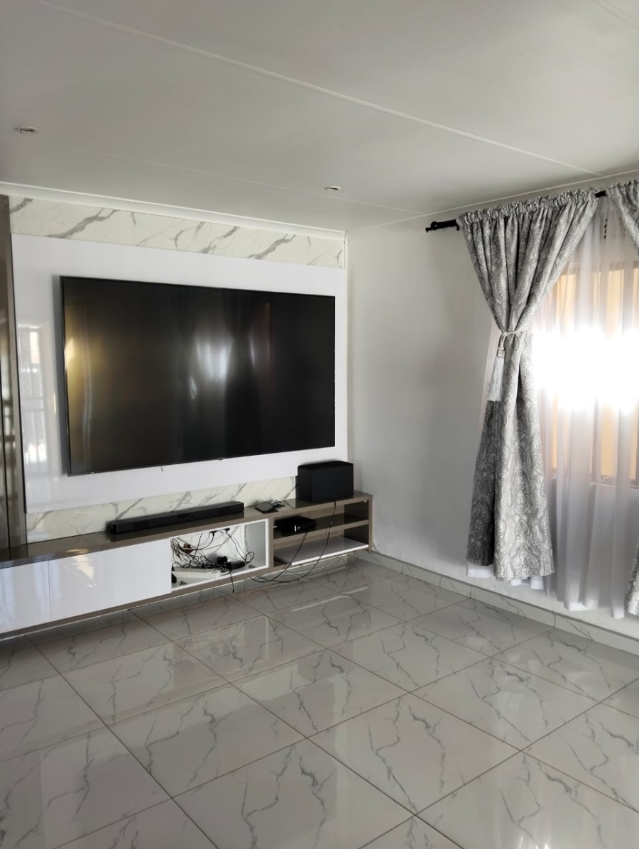 4 Bedroom Property for Sale in Klippoortje Gauteng