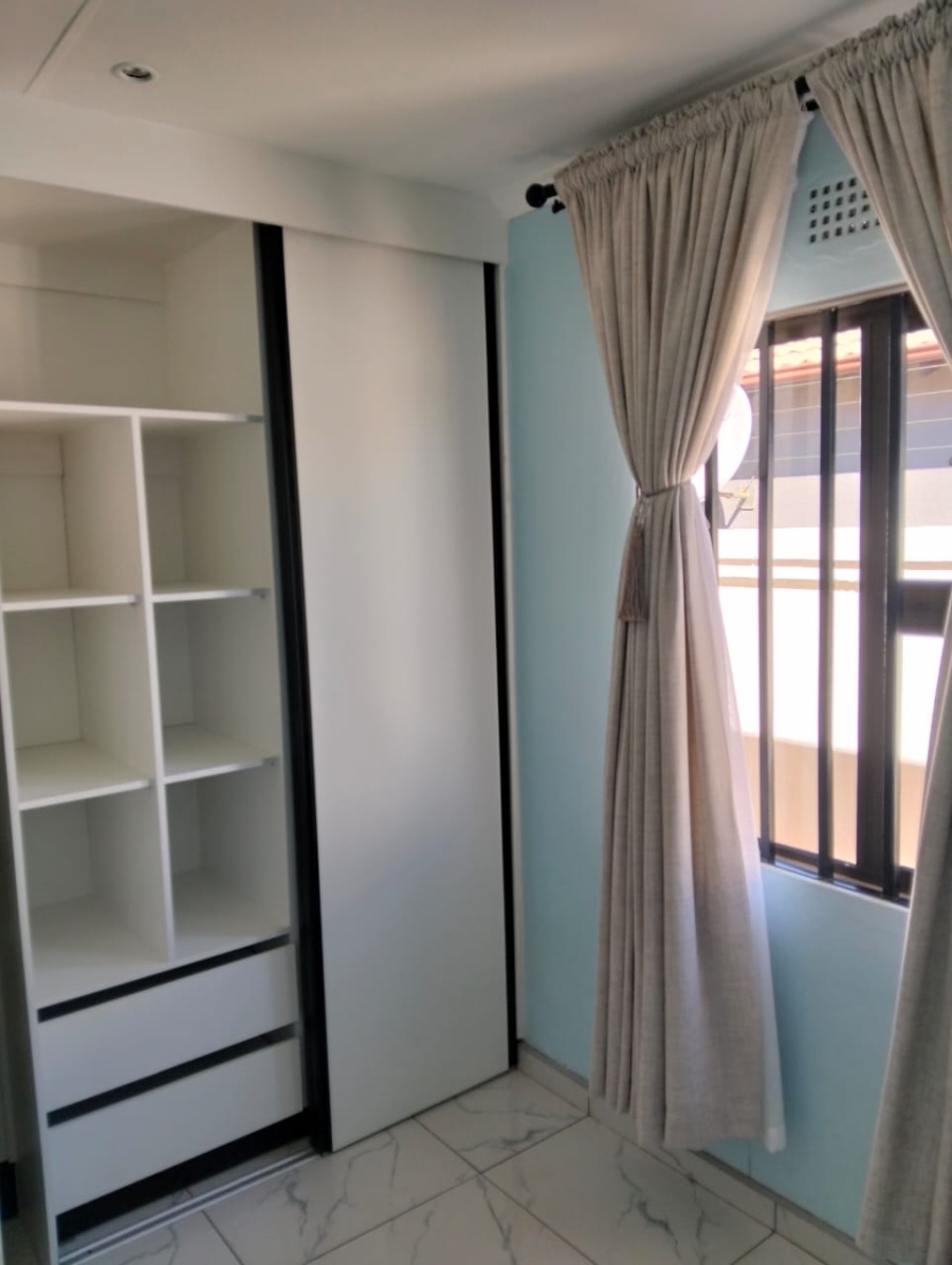 4 Bedroom Property for Sale in Klippoortje Gauteng
