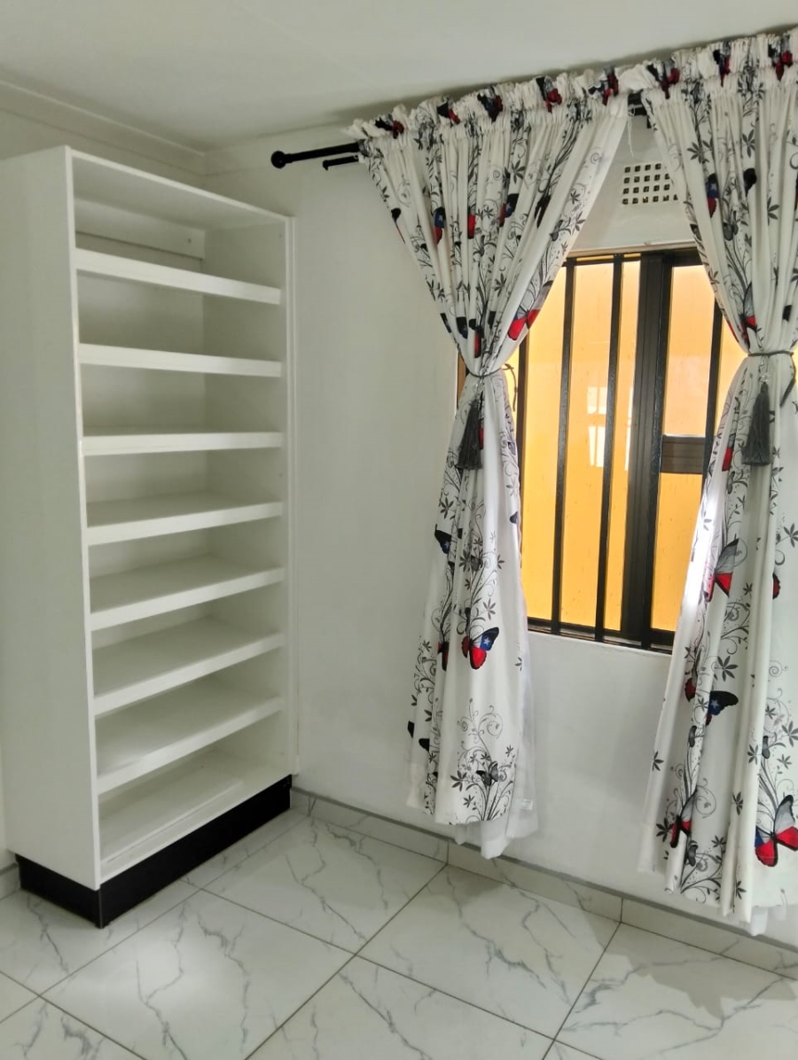 4 Bedroom Property for Sale in Klippoortje Gauteng