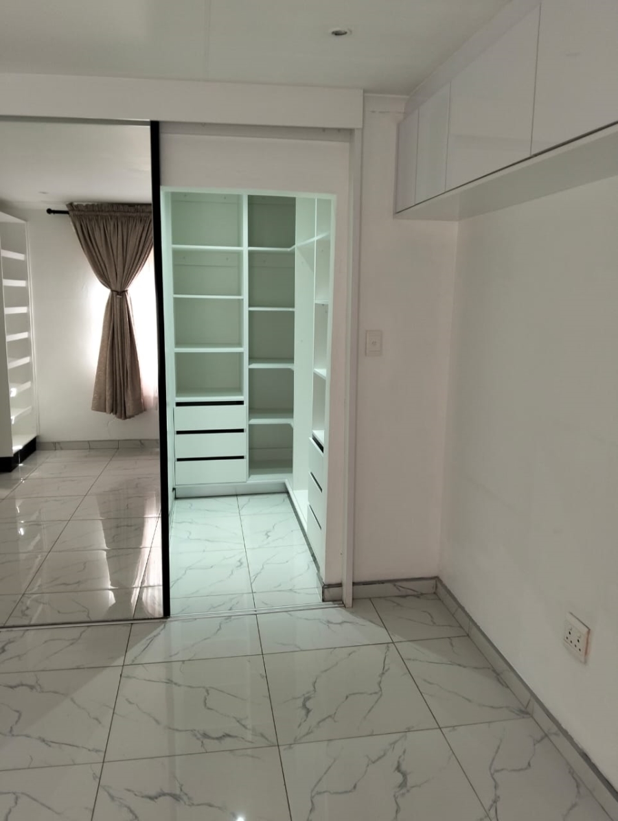 4 Bedroom Property for Sale in Klippoortje Gauteng