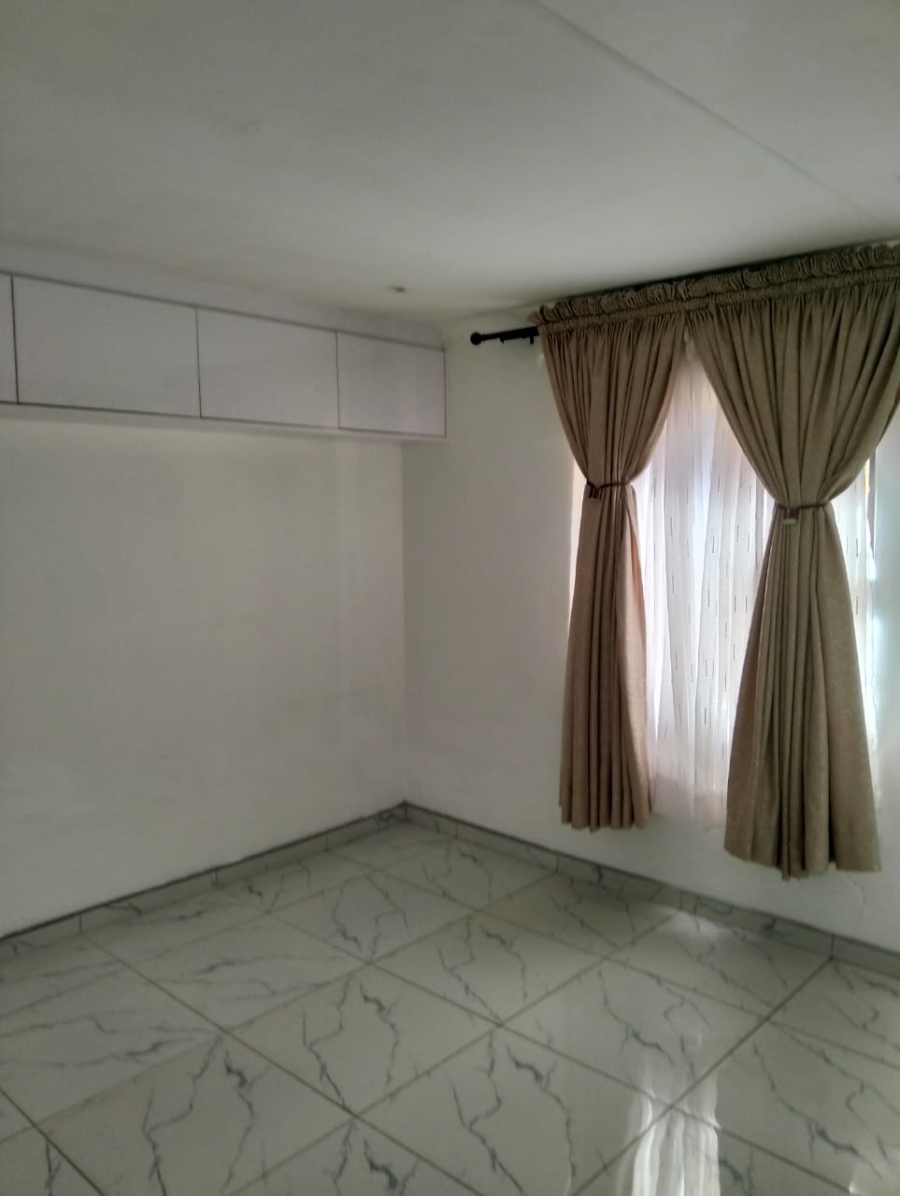 4 Bedroom Property for Sale in Klippoortje Gauteng