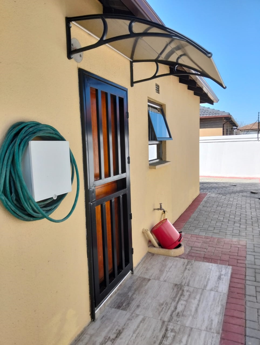 4 Bedroom Property for Sale in Klippoortje Gauteng
