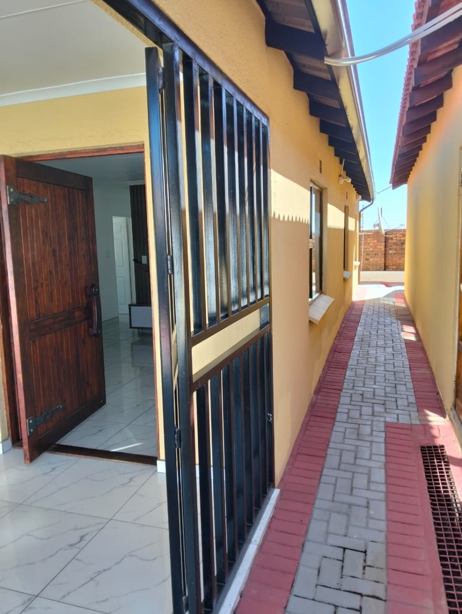 4 Bedroom Property for Sale in Klippoortje Gauteng