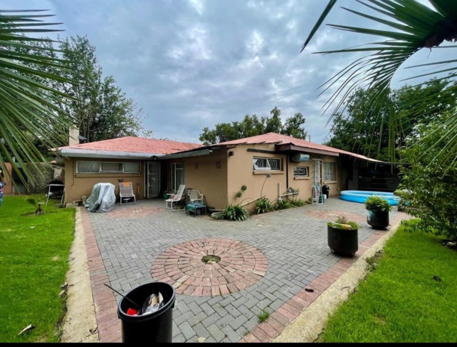 10 Bedroom Property for Sale in Homelands Gauteng