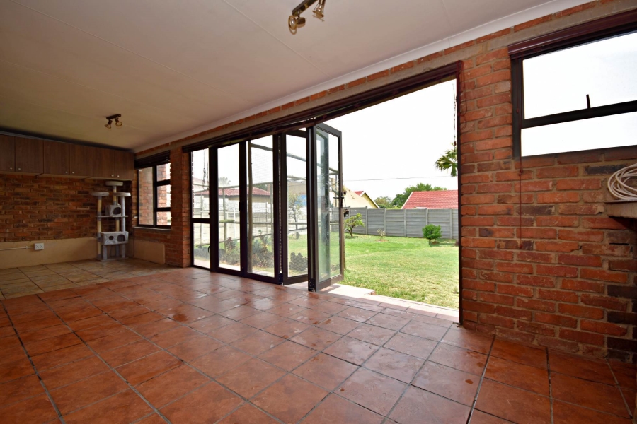 3 Bedroom Property for Sale in Bloubosrand Gauteng