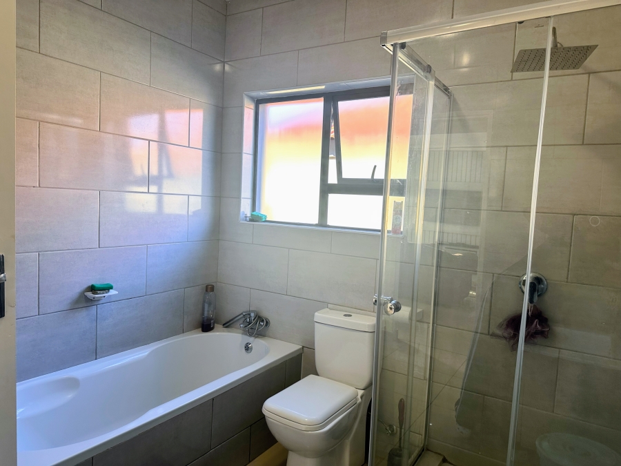 3 Bedroom Property for Sale in The Orchards Gauteng