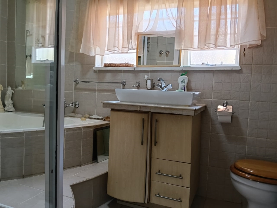 4 Bedroom Property for Sale in Greenhills Gauteng