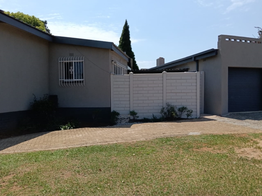 4 Bedroom Property for Sale in Greenhills Gauteng
