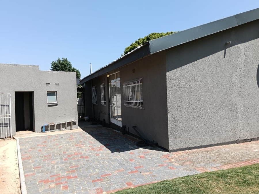 4 Bedroom Property for Sale in Greenhills Gauteng