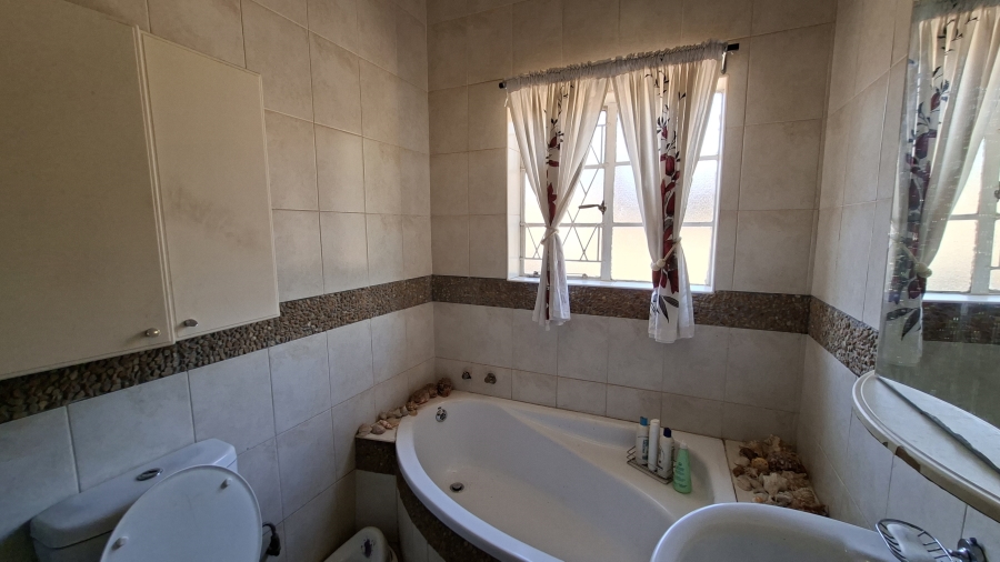 5 Bedroom Property for Sale in Dalview Gauteng