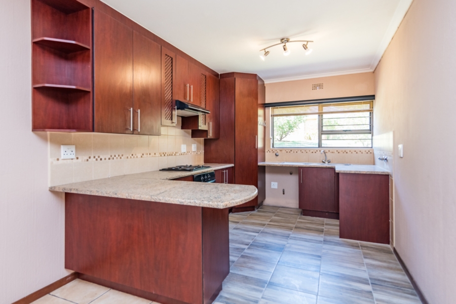 To Let 2 Bedroom Property for Rent in Monument Gauteng