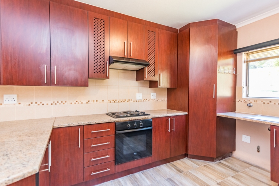 To Let 2 Bedroom Property for Rent in Monument Gauteng