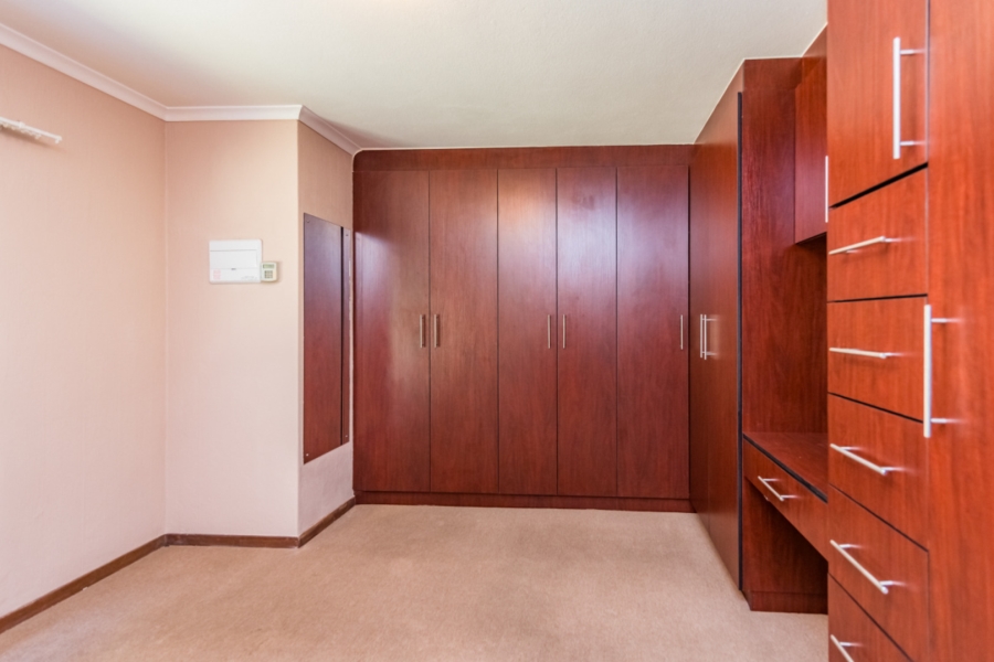 To Let 2 Bedroom Property for Rent in Monument Gauteng