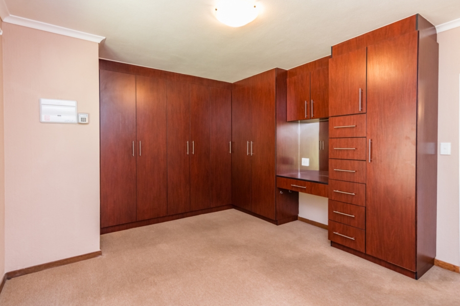 To Let 2 Bedroom Property for Rent in Monument Gauteng