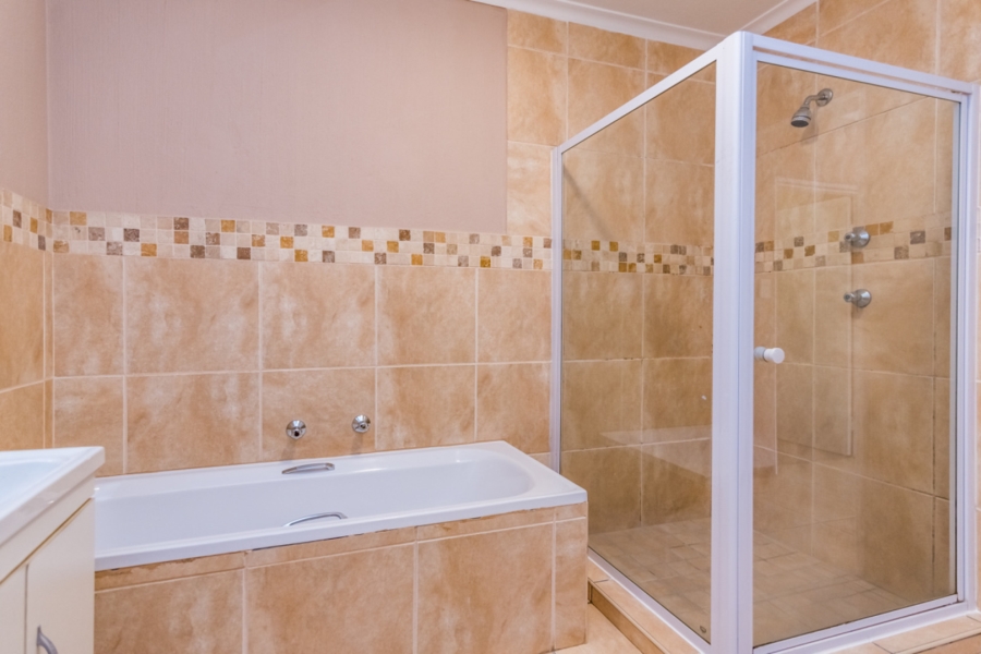 To Let 2 Bedroom Property for Rent in Monument Gauteng