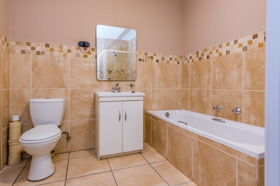 To Let 2 Bedroom Property for Rent in Monument Gauteng