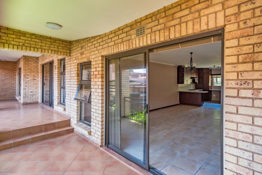 To Let 2 Bedroom Property for Rent in Monument Gauteng