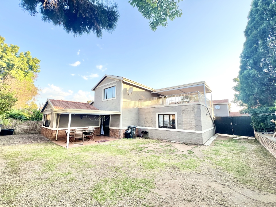 To Let 4 Bedroom Property for Rent in Halfway Gardens Gauteng