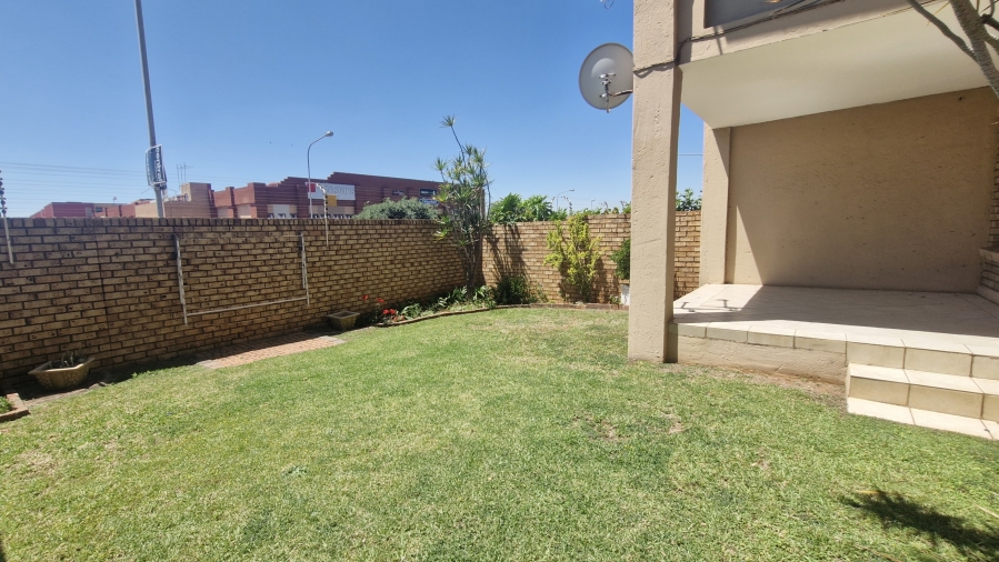 2 Bedroom Property for Sale in Amberfield Gauteng