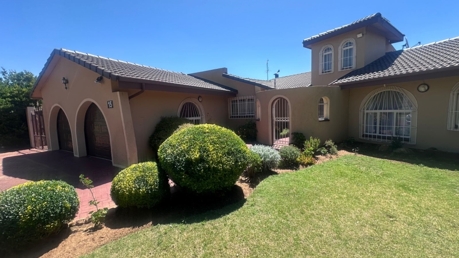 4 Bedroom Property for Sale in Mackenzieville Gauteng