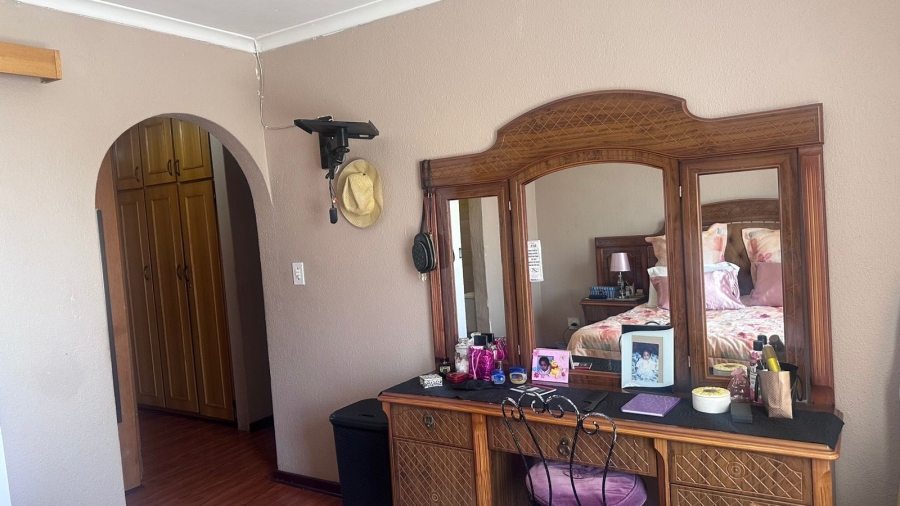 4 Bedroom Property for Sale in Mackenzieville Gauteng
