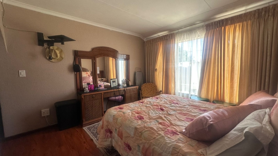 4 Bedroom Property for Sale in Mackenzieville Gauteng