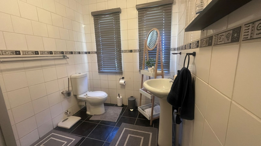 4 Bedroom Property for Sale in Mackenzieville Gauteng