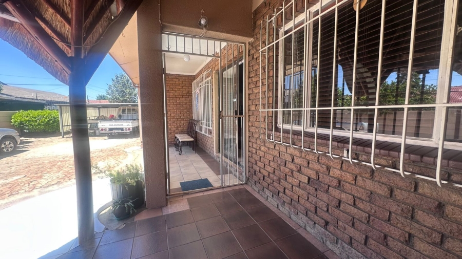 4 Bedroom Property for Sale in Mackenzieville Gauteng