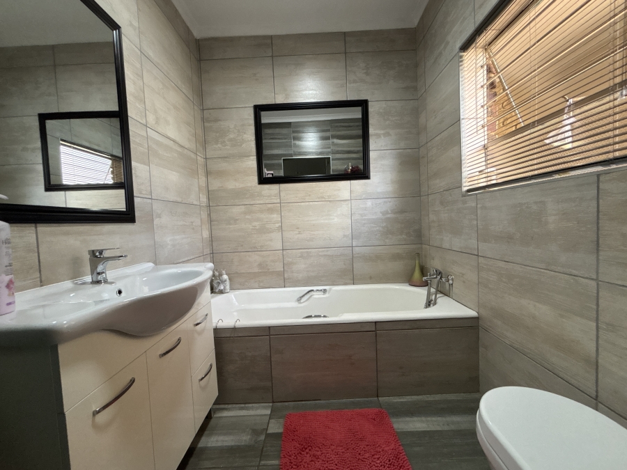 4 Bedroom Property for Sale in Freeway Park Gauteng