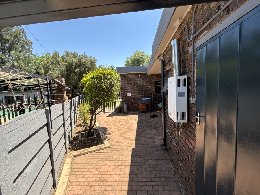4 Bedroom Property for Sale in Freeway Park Gauteng