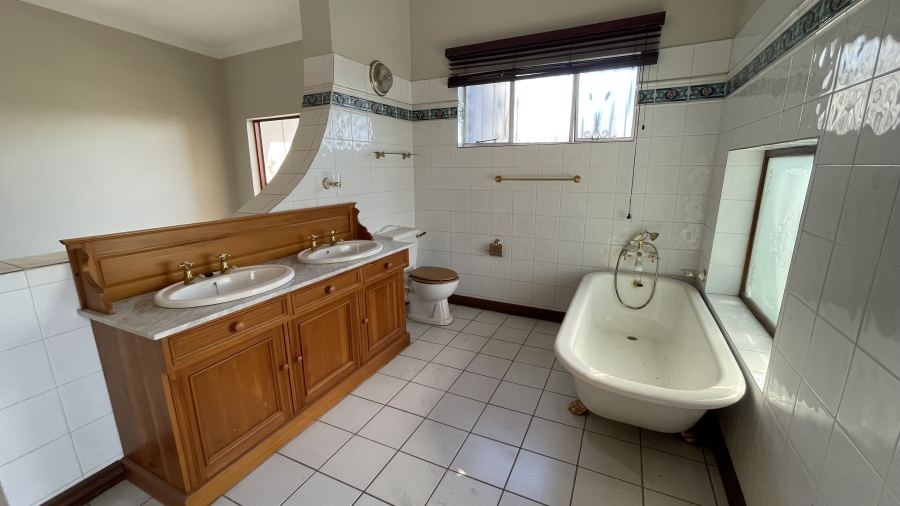 5 Bedroom Property for Sale in Waterkloof Heights Gauteng