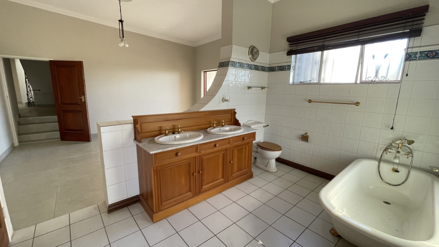 5 Bedroom Property for Sale in Waterkloof Heights Gauteng