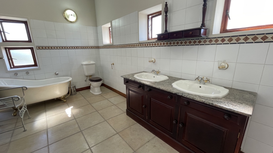 5 Bedroom Property for Sale in Waterkloof Heights Gauteng