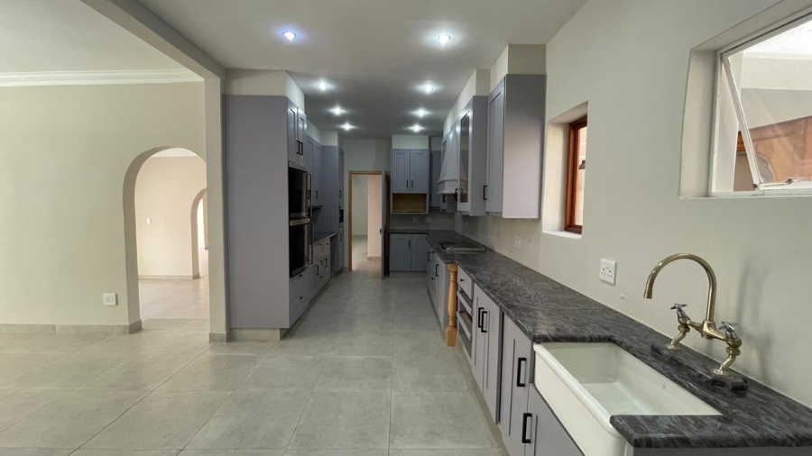 5 Bedroom Property for Sale in Waterkloof Heights Gauteng