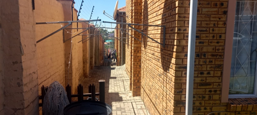 2 Bedroom Property for Sale in Rosettenville Gauteng