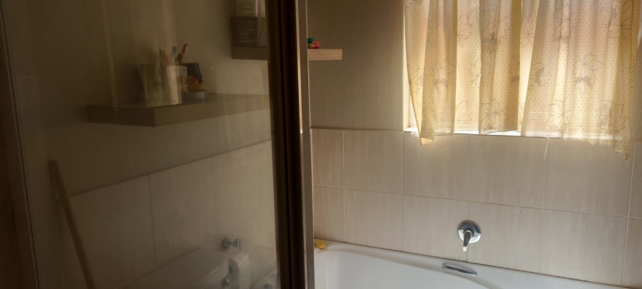 2 Bedroom Property for Sale in Rosettenville Gauteng