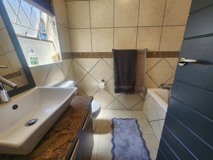 3 Bedroom Property for Sale in Van Riebeeck Park Gauteng
