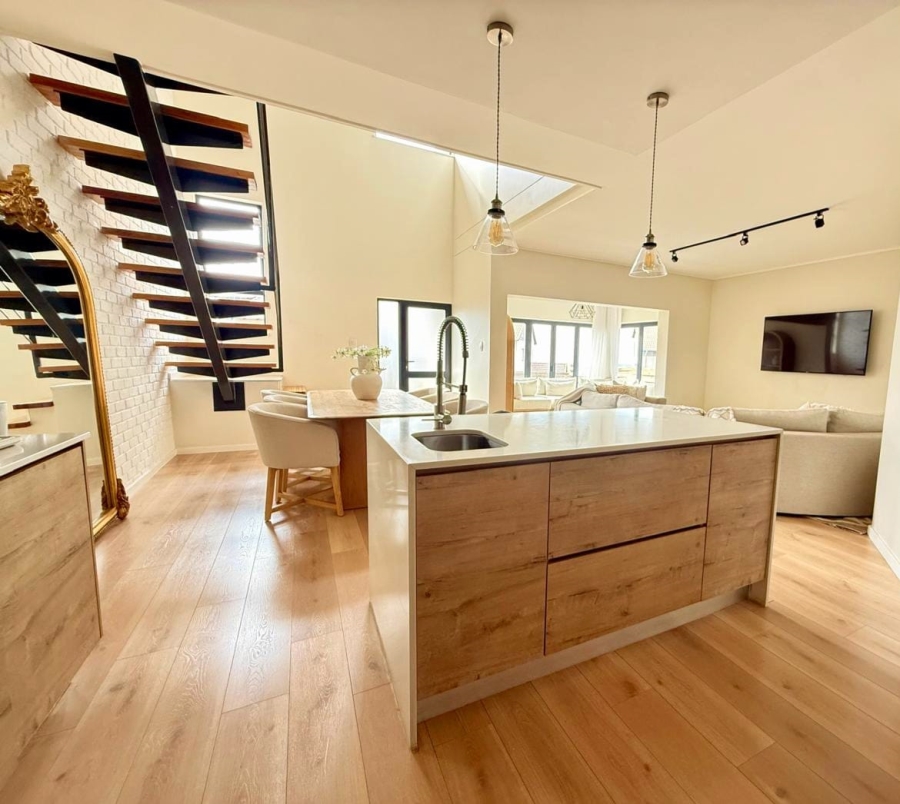 5 Bedroom Property for Sale in Amorosa Gauteng