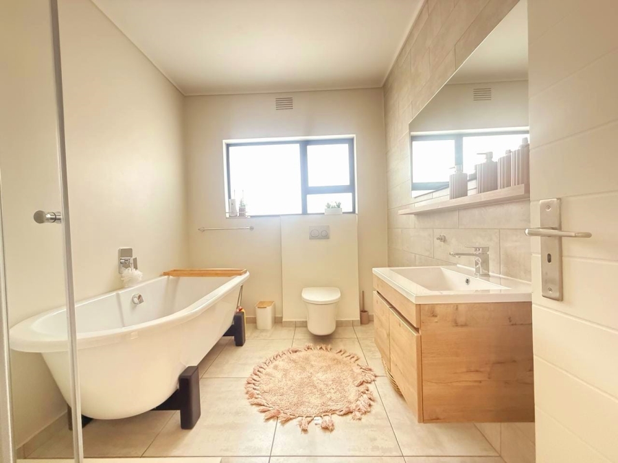 5 Bedroom Property for Sale in Amorosa Gauteng
