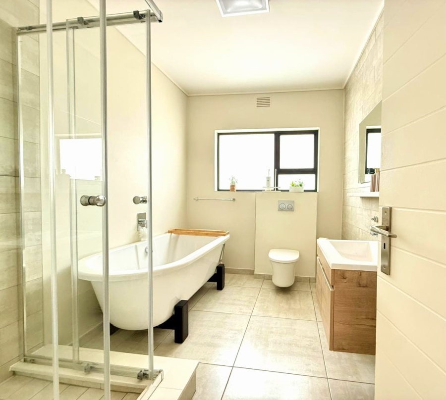 5 Bedroom Property for Sale in Amorosa Gauteng
