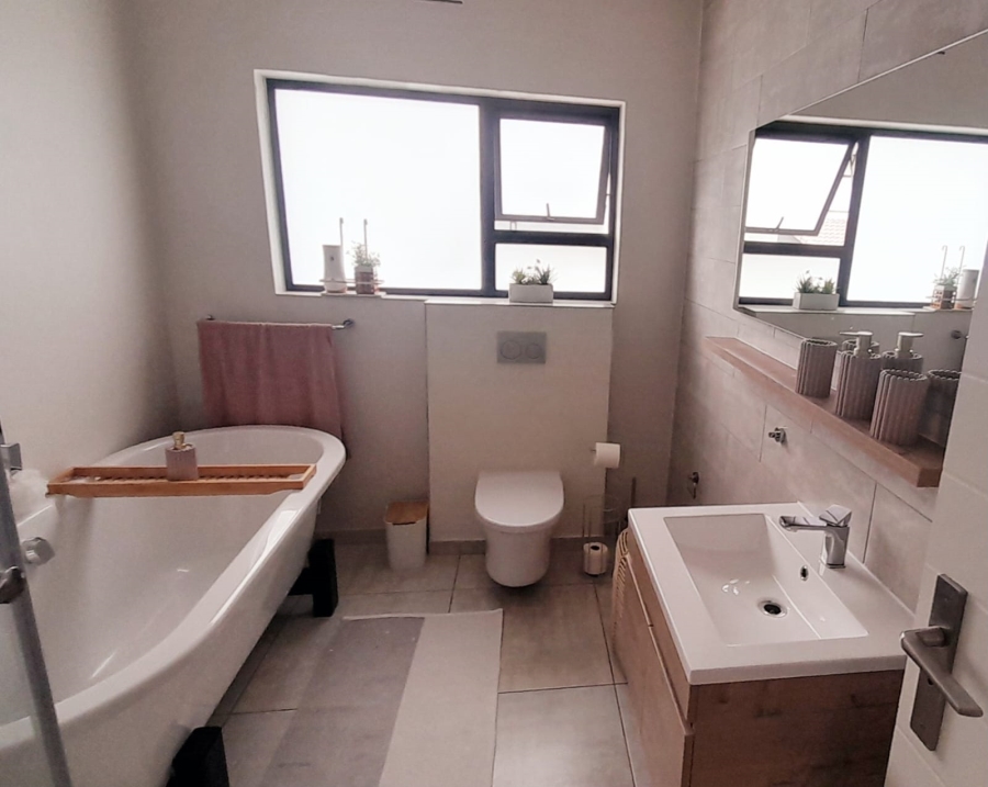 5 Bedroom Property for Sale in Amorosa Gauteng