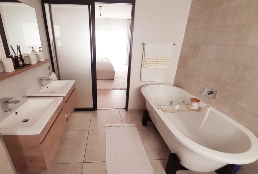 5 Bedroom Property for Sale in Amorosa Gauteng