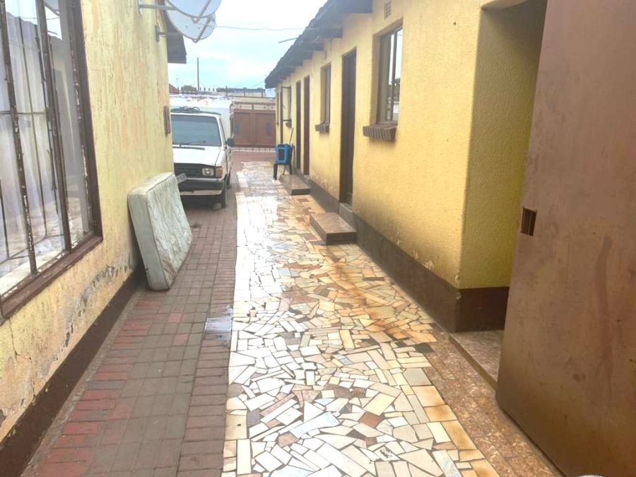 6 Bedroom Property for Sale in Siluma View Gauteng