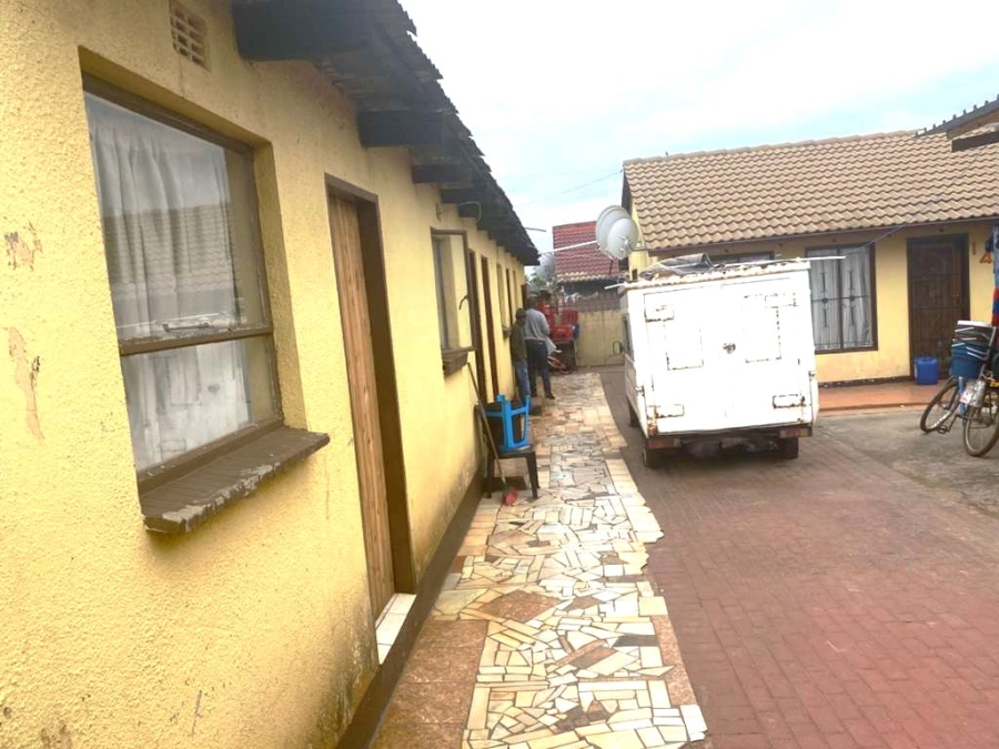 6 Bedroom Property for Sale in Siluma View Gauteng