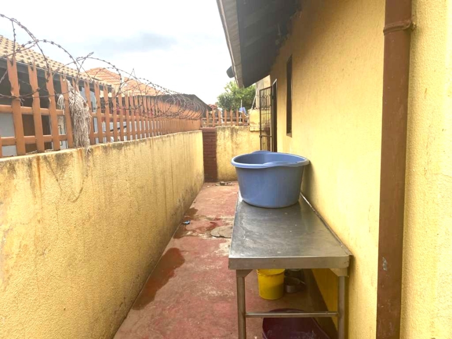 6 Bedroom Property for Sale in Siluma View Gauteng