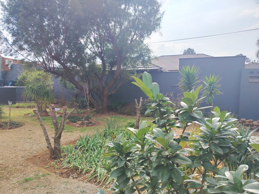To Let 3 Bedroom Property for Rent in Selection Park Gauteng
