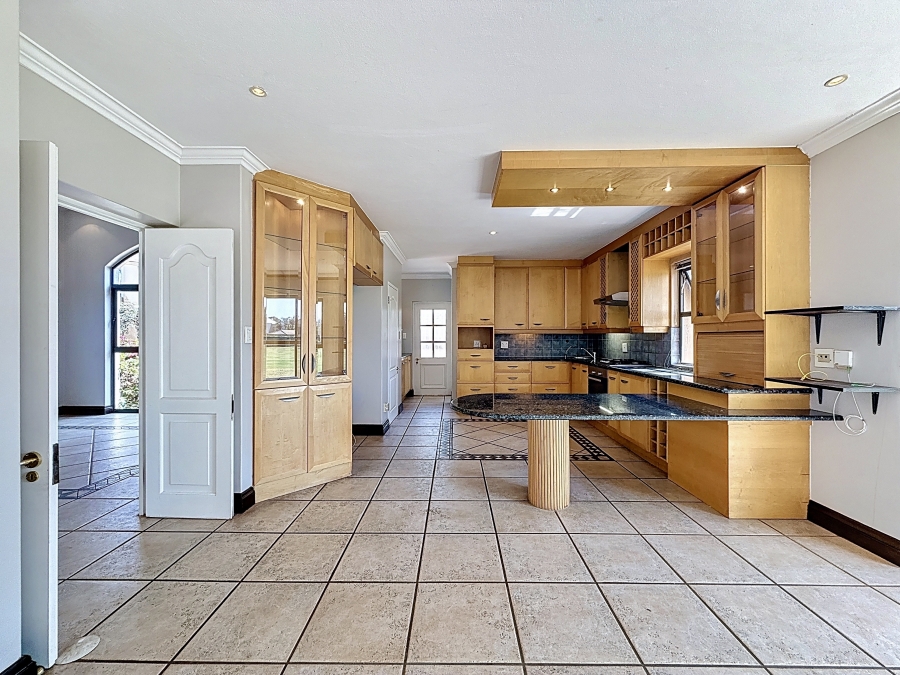 4 Bedroom Property for Sale in Silver Lakes Golf Estate Gauteng