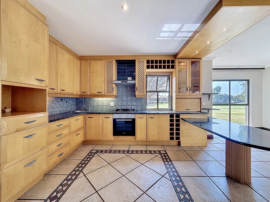 4 Bedroom Property for Sale in Silver Lakes Golf Estate Gauteng