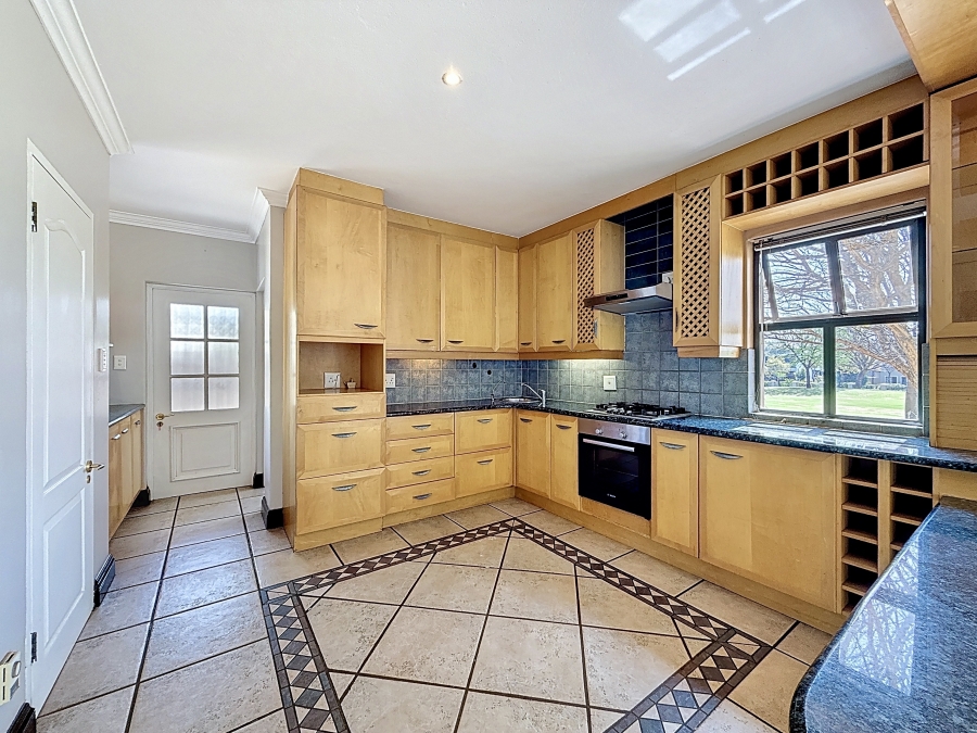 4 Bedroom Property for Sale in Silver Lakes Golf Estate Gauteng